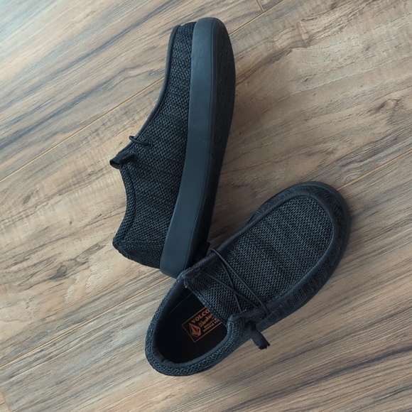 Volcom Men's Black/Gray Loafers. Boat Slip On Shoes Size 4 Wide. - Picture 6 of 7